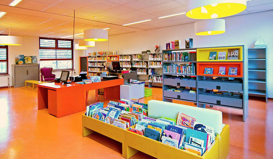 ¿Dibujando para la nueva biblioteca escolar?